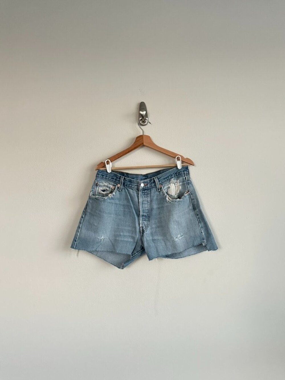 Vintage 2000s Levi's‎ 501 Light Wash Cut-Off Shorts Size 35 (fits like a 33)